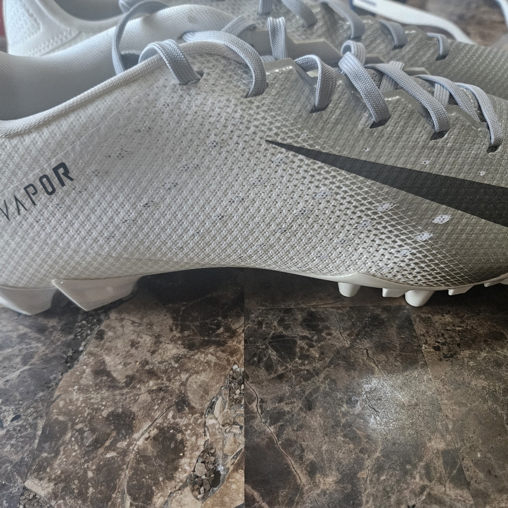 Nike vapor foot ball cleats - Picture 3 of 3